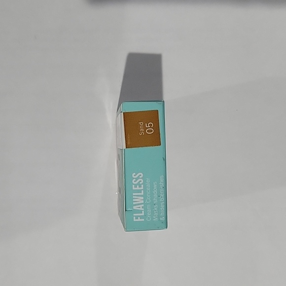 Models Own Flawless Creme Concealer, Sand 05 - Picture 3 of 3